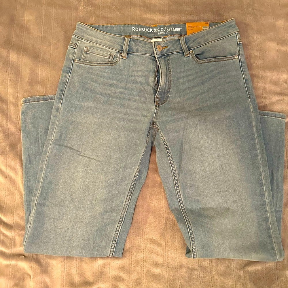 Super cute straight leg jeans